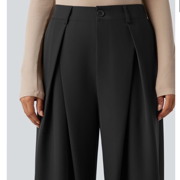 HALARA Black Wide-Leg Pleated Trousers with Belt - Picture 4 of 8